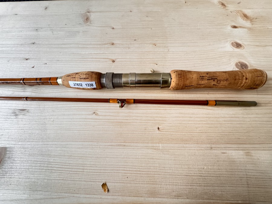 Gespliesste Spinnrute, James Heddon & Son, Michigan, Heddon 200, 2tlg., 1,68m, Gewicht 164 Gramm, Neusilber Castingrollenhalter, Neusilberhülse, Futteral, guter Zustand Transportlänge 820mm