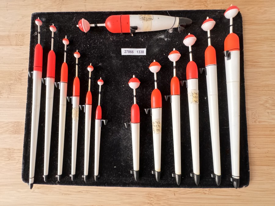 Mustertafel, Deutsche Zelluloid Posen, 123 Stück 130 bis 230mm lang, ungefischt