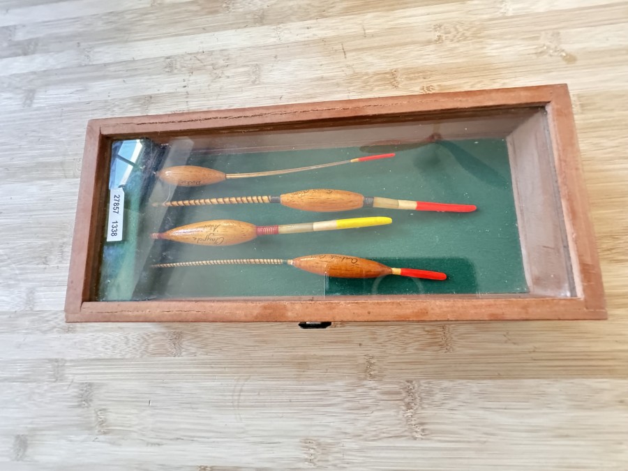 Posen, made by M. Price, Ostrich Quill, Claypole Avon, Swan Quill, Ducker, 4 Stück in Holzbox 130x300x50mm, ungefischt