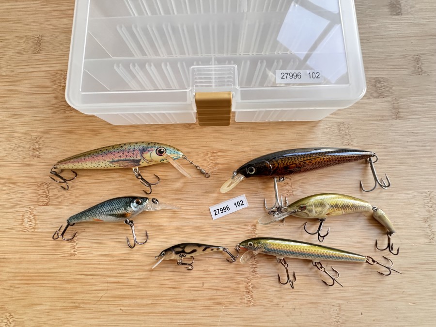 Wobbler, 6 Stück, Rapala, Ugly Duckling, und andere Hersteller, 5 bis 13cm lang, in Meiho Box, ungefischt