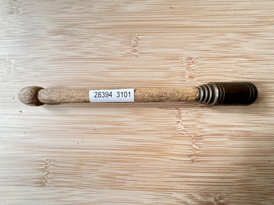 Kleines Priest/Fischtöter, Lemax Swiss Made gemarkt, Messing/Holz, 18cm