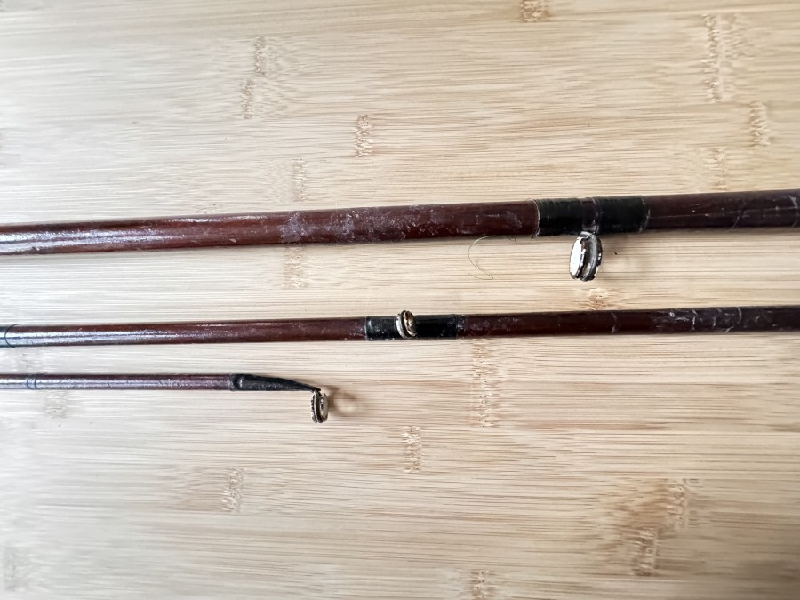 Fliegenrute, Charles Farlow, c a. 1890, 3tlg., 3,30m, Metallteile Stahl, Messing und Kupfer. das Gewinde für den Erdspeer ist unter der Endkappe, das Greenhearttholz ist aus der damaligen Britischen Kolonie Guayana
