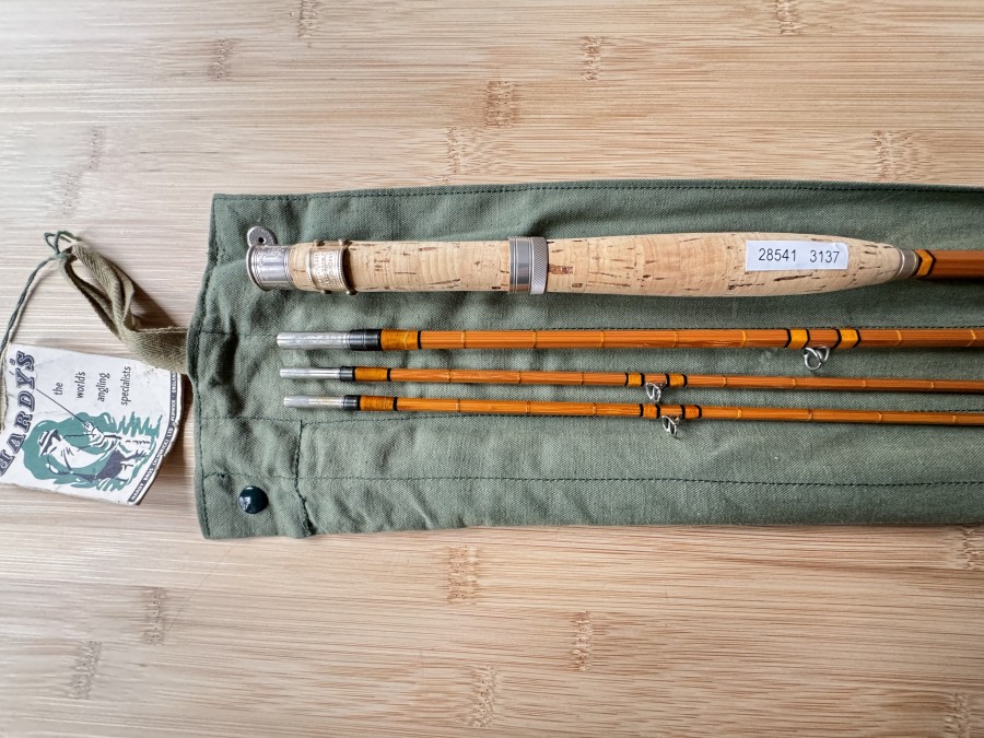 Gespliesste Fliegenrute, Hardy Fishing Rod, H29526, "The Hollolight Hollocona", Regd Trade Mark, 3tlg., 2 Tops, 9.0", #5, Gewicht 142 Gramm, Intermediates, Futteral, ohne Transportrohr, sehr guter Zustand, Transportlänge 980mm