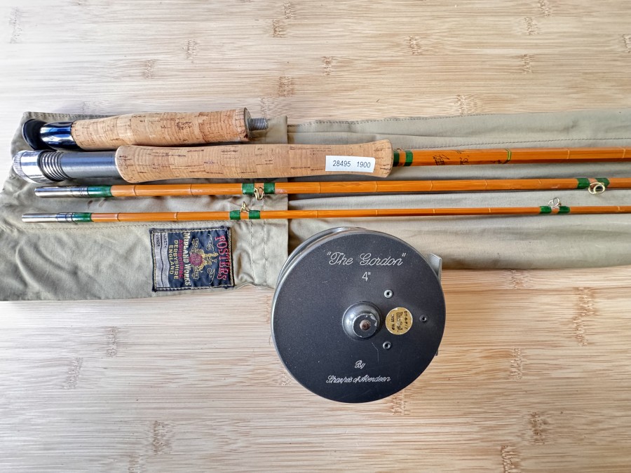 Gespliesste Fliegenrute, Forsters´s Ashborne, The Shetland, 3tlg., 10 1/2", Griffverlängerung für Zweihand, Original Futteral, Gebrauchsspuren, dazu eine Lachsfliegenrolle By Sharpes of Aberdeen, The Cordon, 4", Gebrauchsspuren, Transportlänge 1150mm