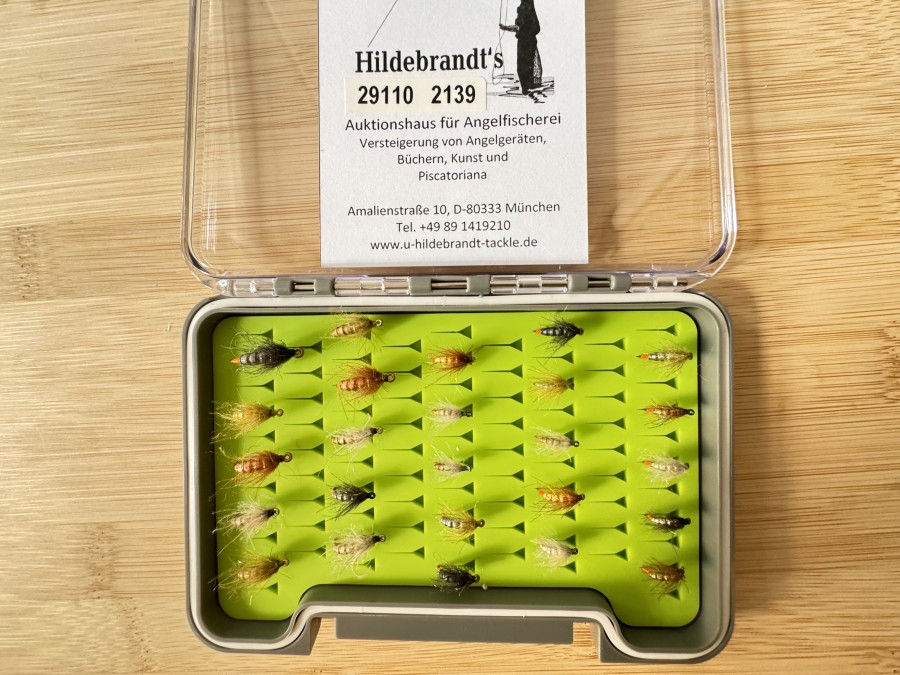 Nymphensortiment, 25 Stück, gerillter Tungstenkörper, CDC Feder mit UV Dubbing, mit Widerhaken, Grösse 12 bis 18, in Fliegenfoambox, sinken extrem schnell