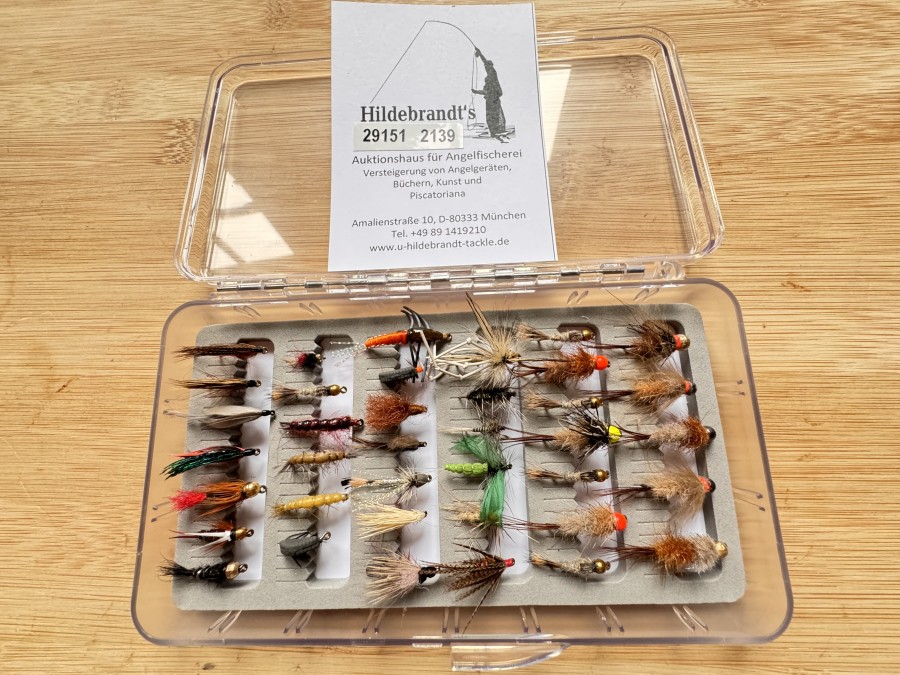 Fliegensortiment, 38 Stück, Tungstenjig, Tungstennymphen, Bachflohkrebe, Naßfliegen, Trockenfliegen, Grösse 10 - 16, Widerhaken, in Fliegenfoambox, sehr gute Qualität