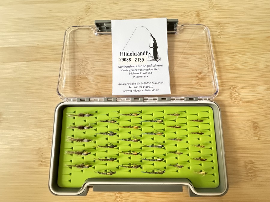 Nymphensortiment, 30 Stück, birnenförmiger Tungstenkörper, Grösse 8 bis 16, mit bzw. ohne Widerhaken, in Fliegenbox mir Foameinlage, gute Qualität