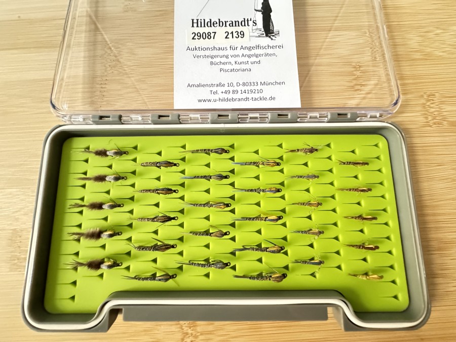 Nymphensortiment, 30 Stück, birnenförmiger Tungstenkörper, Grösse 8 bis 16, mit bzw. ohne Widerhaken, in Fliegenbox mir Foameinlage, gute Qualität