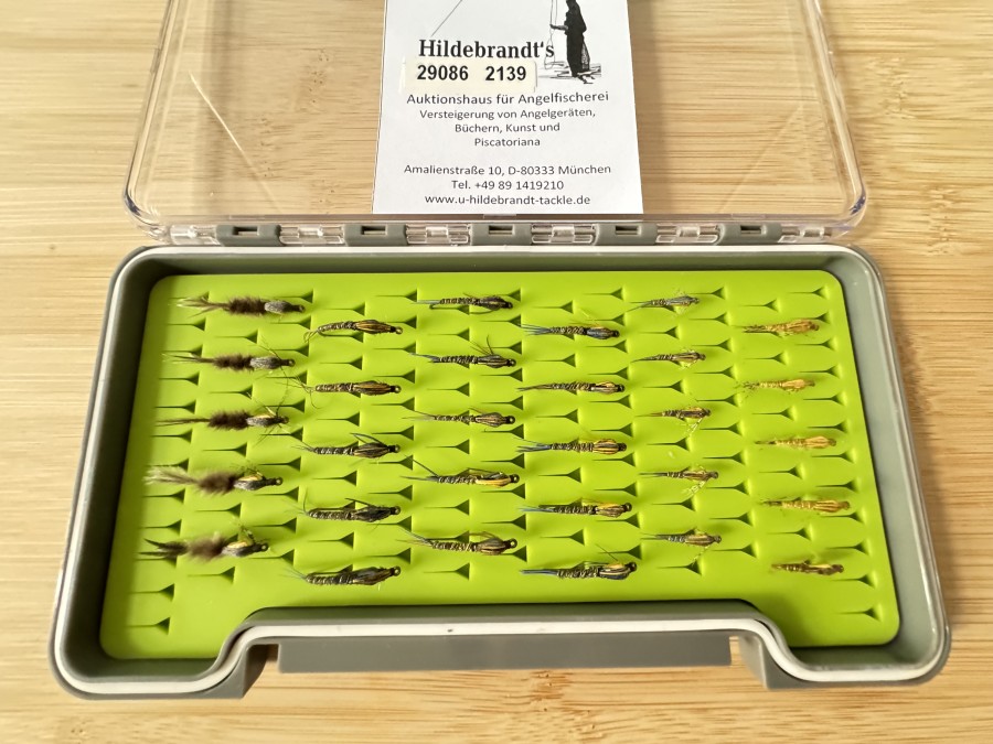 Nymphensortiment, 30 Stück, birnenförmiger Tungstenkörper, Grösse 8 bis 16, mit bzw. ohne Widerhaken, in Fliegenbox mir Foameinlage, gute Qualität