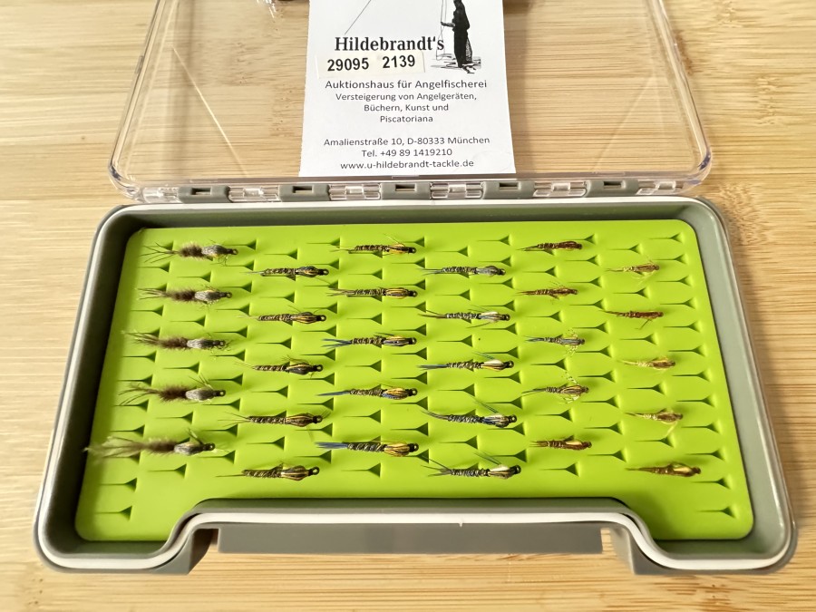 Nymphensortiment, 30 Stück, birnenförmiger Tungstenkörper, Grösse 8 bis 16, mit bzw. ohne Widerhaken, in Fliegenbox mir Foameinlage, gute Qualität