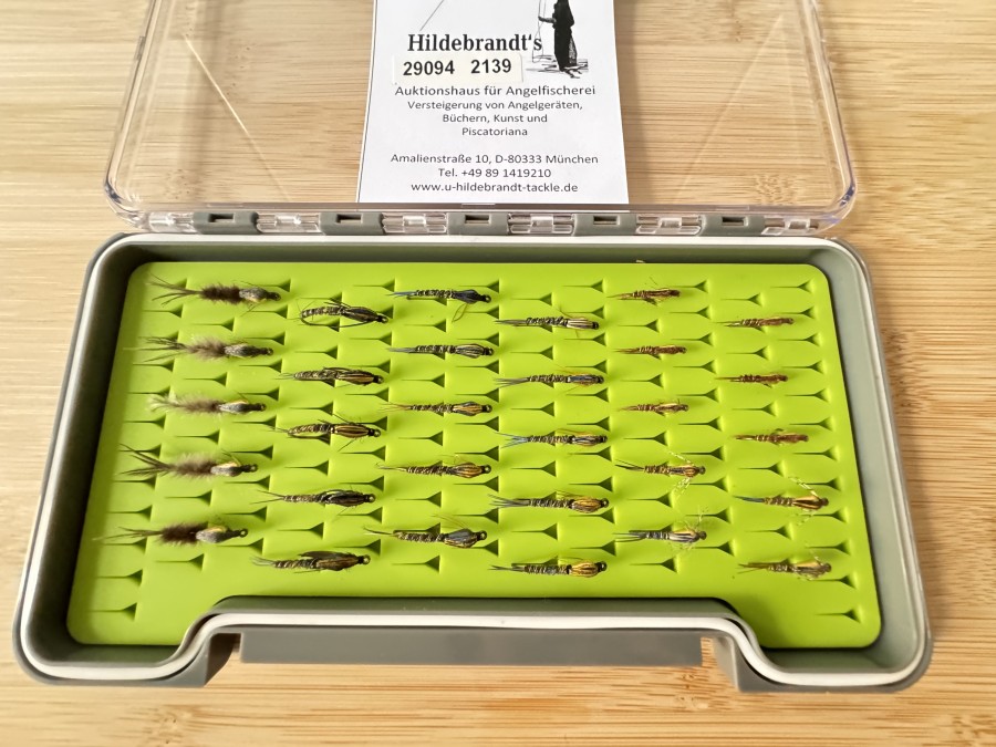 Nymphensortiment, 30 Stück, birnenförmiger Tungstenkörper, Grösse 8 bis 16, mit bzw. ohne Widerhaken, in Fliegenbox mir Foameinlage, gute Qualität