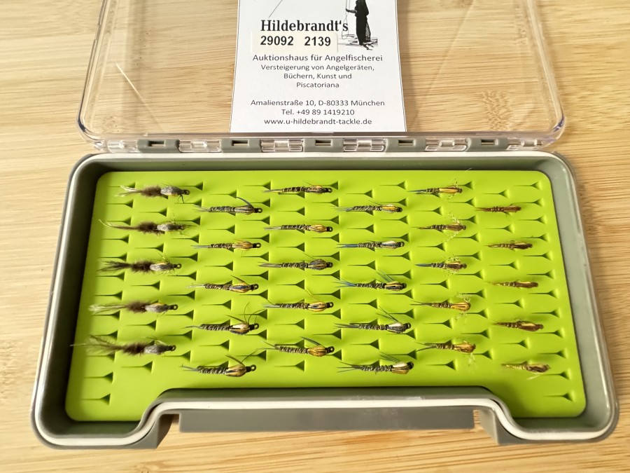 Nymphensortiment, 30 Stück, birnenförmiger Tungstenkörper, Grösse 8 bis 16, mit bzw. ohne Widerhaken, in Fliegenbox mir Foameinlage, gute Qualität