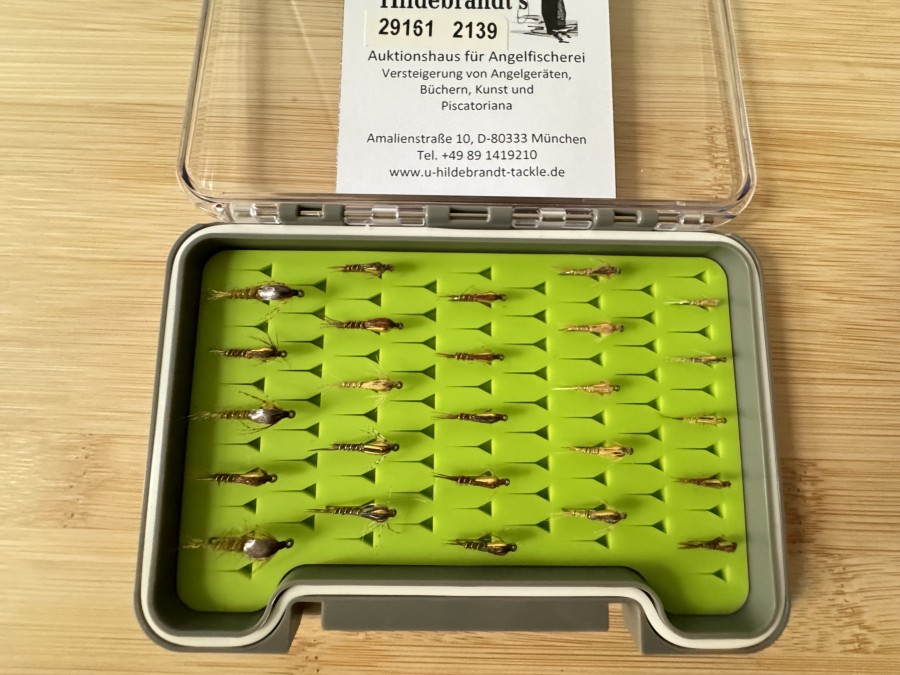 Nymphensortiment, 25 Stück, birnenförmiger Tungstenkörper, Kamasan Haken, Grösse 12 bis 16, Widerhaken, in Fliegenfoambox, sehr fängig und populär in schwierigen Gewässern