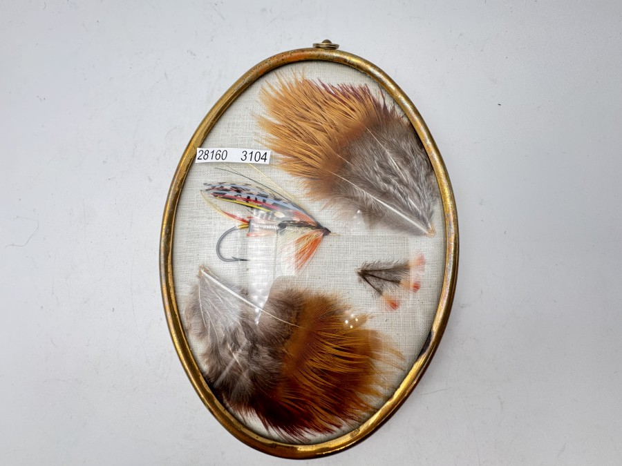 Wunderschöne Full Dressed Lachsfliege, gebunden von Michael D. Johnsson, 3 Indian Crow Federn, im Bilderrahmen 18x13cm, sehr schöne Arbeit. Preis incl. 19 % MwSt.