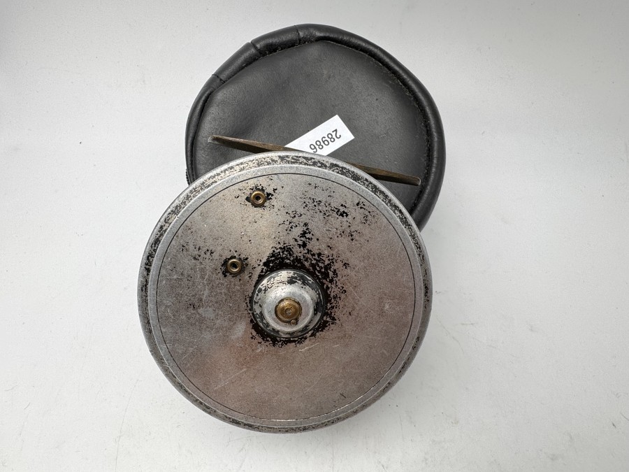 Vintage Fliegenrolle, Alu, #7, 88mm Rollendurchmesser, 35mm Rollenbreite, Messingfuß 70mm, Horngriff, Lederrollentasche, technisch sehr gut, Gebrauchsspuren