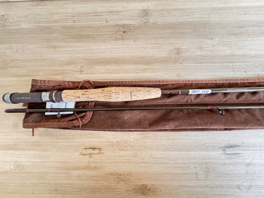 Fliegenrute, schön aufgebauter Blank von Kunnan, 100% Graphite Fiber, 2tlg., 260cm, #5/6, Gewicht 100g, Futteral, Gebrauchsspuren, Transportlänge 1300mm