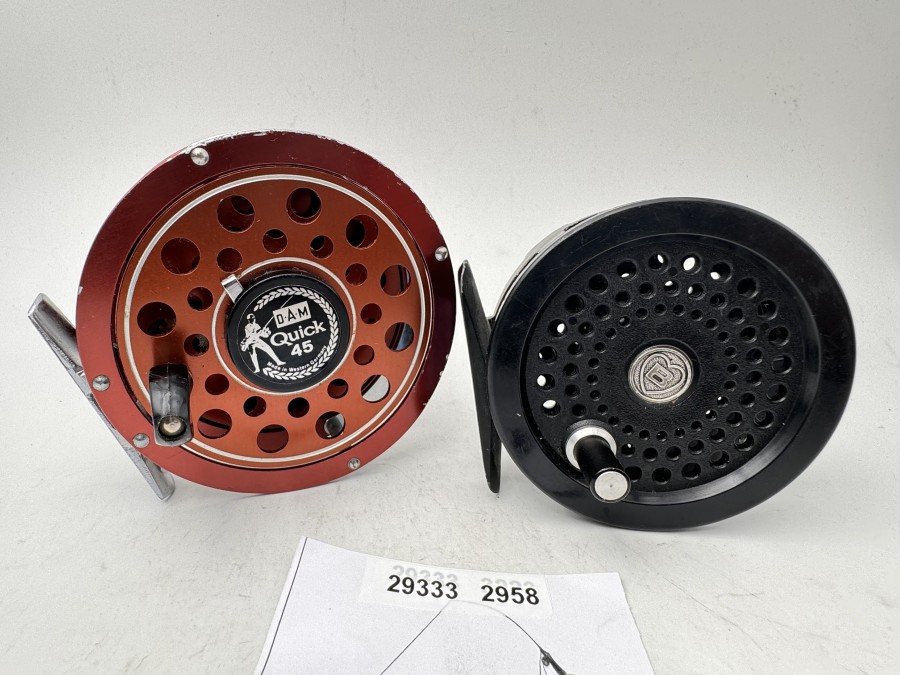 2 Fliegenrollen, DAM Quick 45, Linkshand, leiser ausschaltbarer Klicker, technisch gut, Gebrauchsspuren, Berkley 554 Reel, Made in USA, #4, Linkshand, Gebrauchsspuren, jeweils ohne Rollentasche