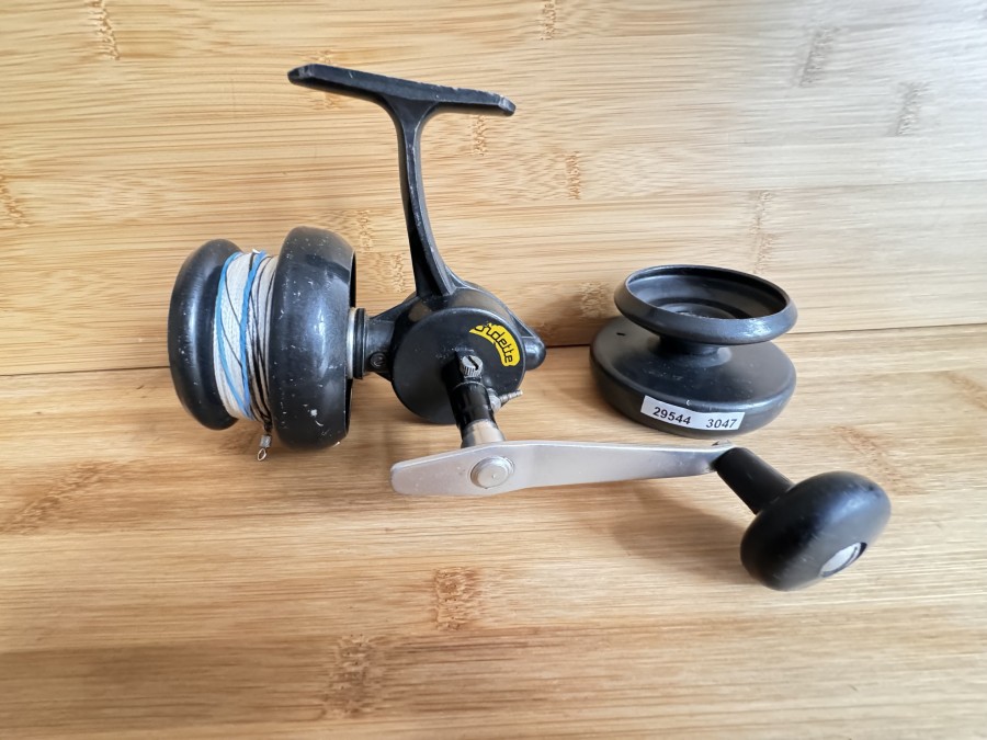 Stationärrolle, Made in France, Halbbügel, Reservespule, Gebrauchsspuren