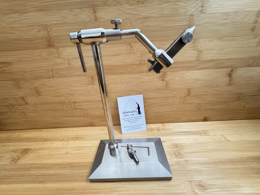 Fliegenbindestock, Waldemar Novak, Edelstahl, Tubenadapter, Gewicht mit Bodenplatte 1785 Gramm, sehr hochwertig gearbeiteter Rotationsbindestock, minimale Gebrauchsspuren