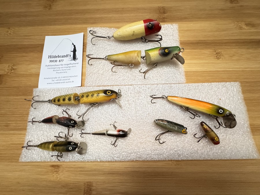 Holzwobbler, 9 Stück von DAM, 2 sind gemarkt, dies ist der Scandia und der große 2-teilige mit grüner Farbe, der größere 2-teilige mit schwarzen Punkten könnte auch aus der Vorkriegszeit stammen, es sollen die Bilder sprechen