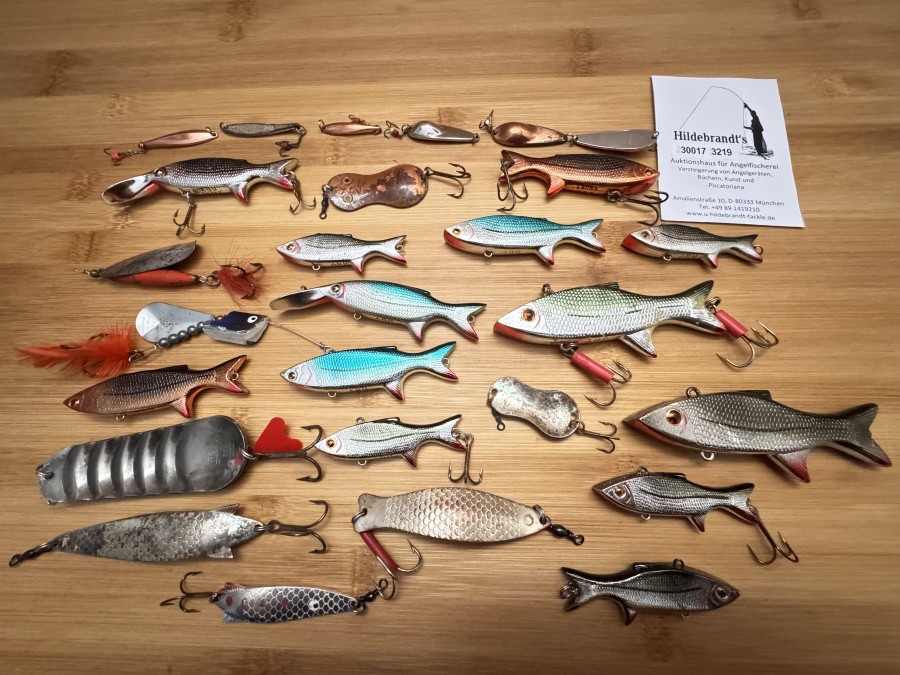 ABU Kunstköder, 27 alte, gebrauchte Köder, davon 2 sehr seltene Joker, 6 rare Eiszocker zum Fischen mit der Pimpel, zahlreiche Snoky-Wobbler, einige ohne Haken