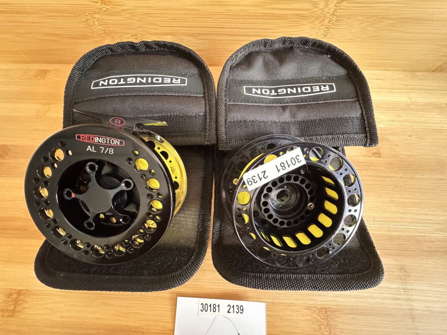 Lachsfliegenrolle, Redington, AL 7/8, gutes Bremssystem,  Linkshand, Gewicht 170g, Reservespule, jeweils mit Backing, Canvas Rollentasche, minimale Gebrauchsspuren
