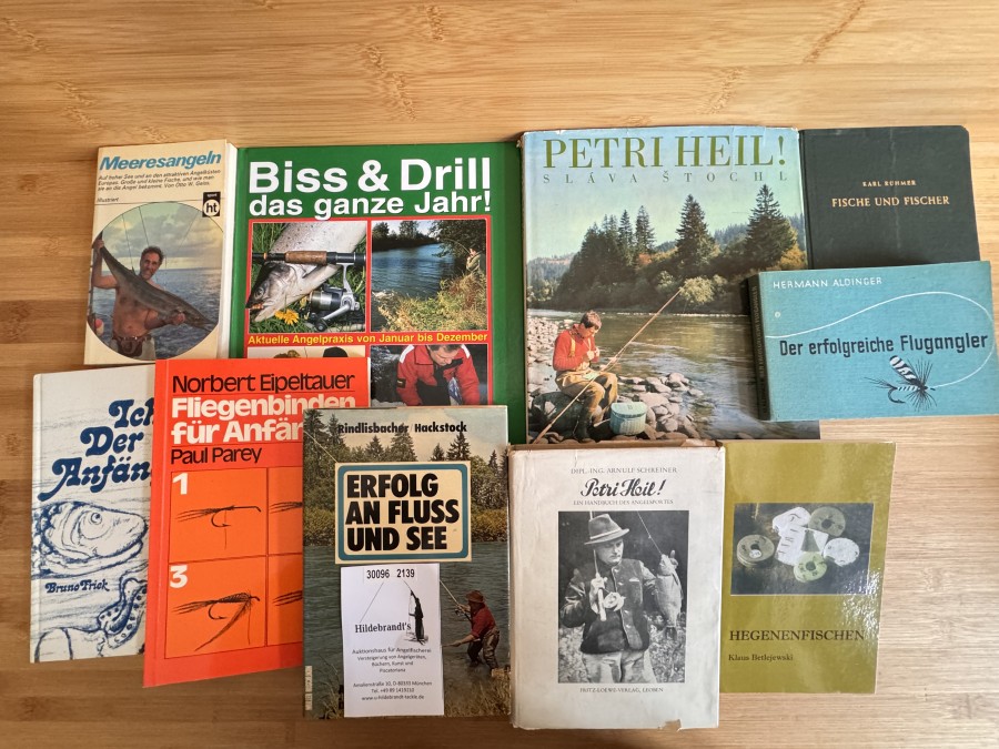Petri Heil: Sláva Stochl, 1970, Biss & Drill das ganze Jahr, Jahr Verlag, Ich, Der Anfänger, Bruno Frick, 1982,Fische und Fischer, Karl Rühmer, 1944, Petri Heil! Dipl. Ing. Arnulf Schreiner, Fliegenbinden für Anfänger, Norbert Eipeltauer, 1980, Erfolg an Fluss und See, Rindlisbacher/Hackstock, 1975, Hegenefischen, Klaus Betlejewski, 2001, Meeresangeln, Otto W. Geiss, 1978, Der erfolgreiche Flugangler, Hermann Aldinger, 1964