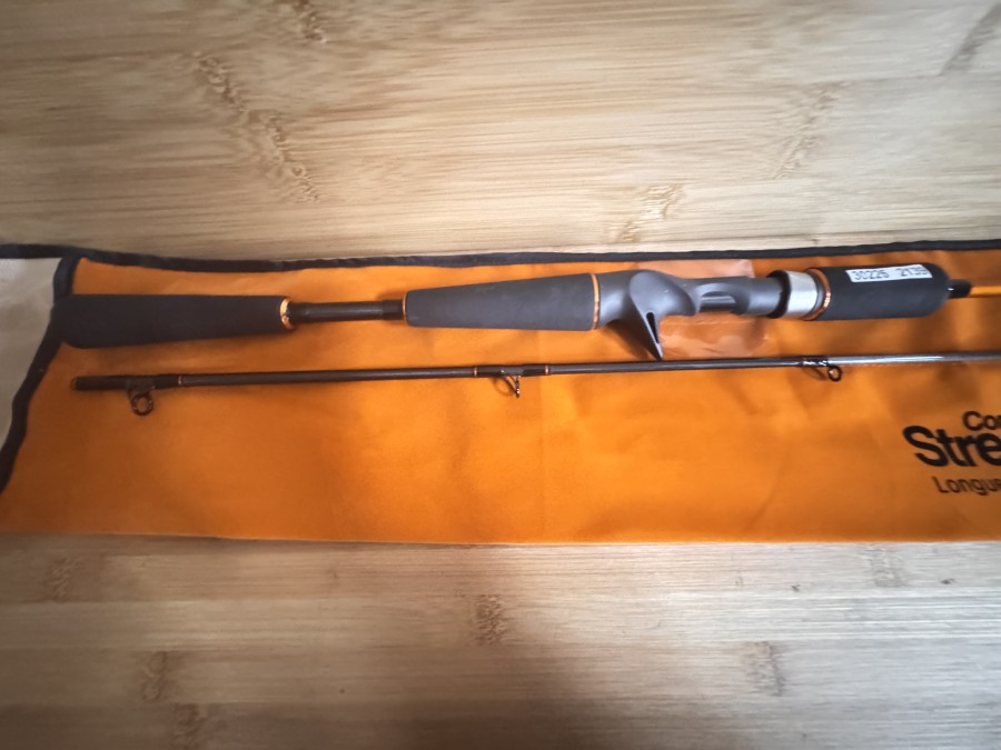 Spinnrute - Baitcast, Pezon & Michel, Compact Street Fishing C-ML 2tlg., 190cm, Wg 5-15g, Gewicht 68g, Futteral, ungefischt, Transportlänge 1000mm