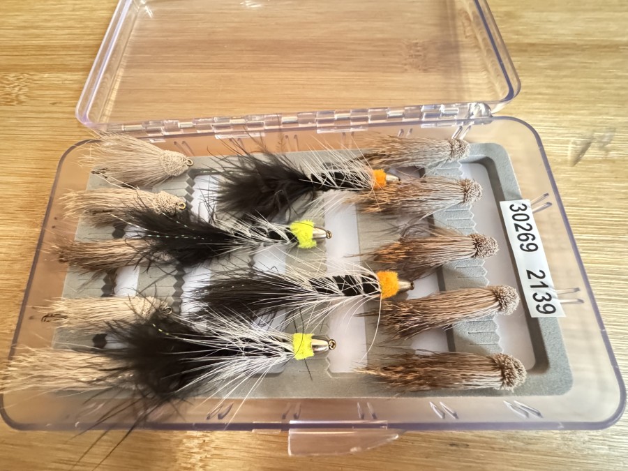 Streamersortiment, 10 Muddler, Grösse 4 und 4 Wooly Bugger, in Kunststoff Fliegenbox, gute Qualität