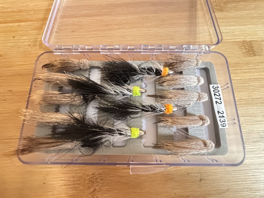 Streamersortiment, 10 Muddler, Grösse 4 und 4 Wooly Bugger, in Kunststoff Fliegenbox, gute Qualität