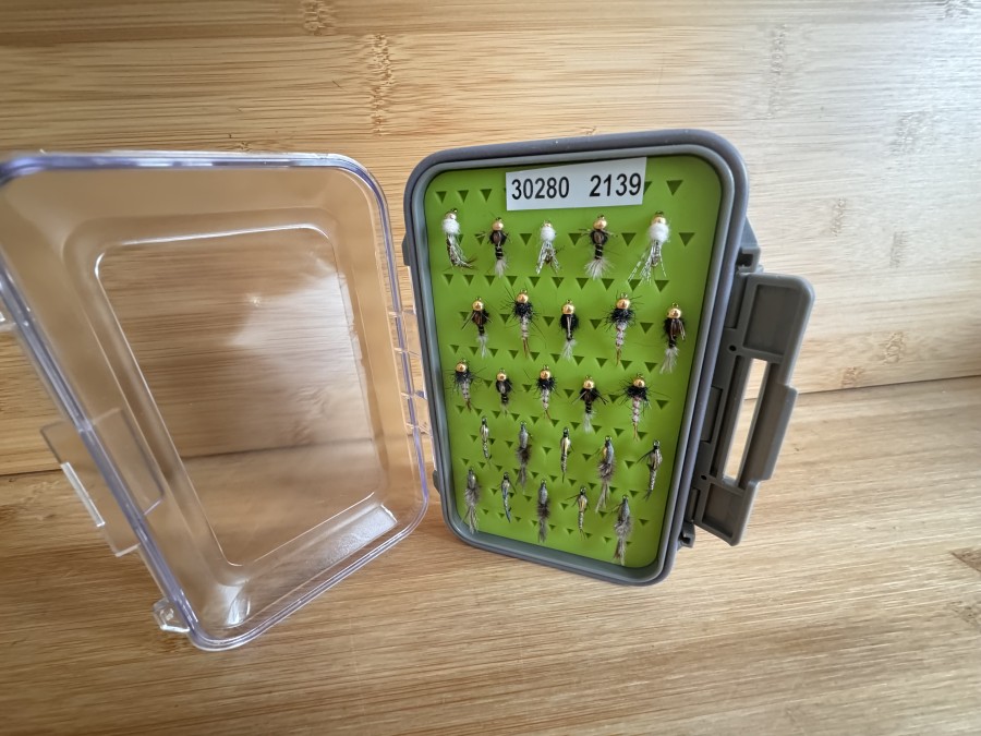 Nymphensortiment, 50 Stück, Tungstenkugeln oder Tungstenkörper, Grösse 8 bis 18, in Kunststoff Fliegenbox, sehr gute  Qualität