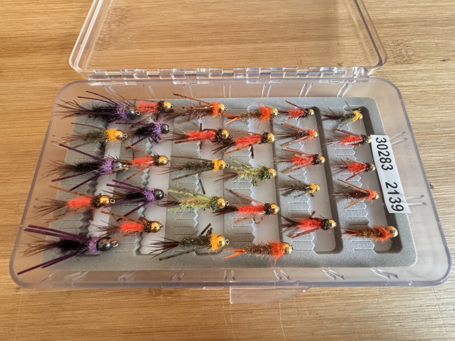 Tungstennymphen Sortiment, 30 Stück, Grösse 8 bis 16, Gummitbeine, in Kunststoff Fliegenbox, sehr gute Qualität