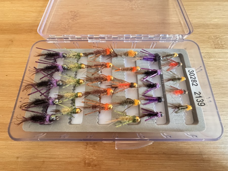 Tungstennymphen Sortiment, 30 Stück, Grösse 8 bis 16, Gummibeine, in Kunststoff Fliegenbox, sehr gute Qualität