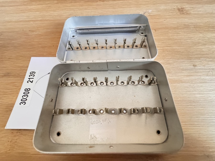 Tubenfliegenbox, Richard Wheatley, Alu, 27 Halterungen, Grösse 90x60x25mm, minimale Gebrauchsspuren