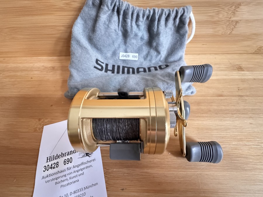 Multirolle - Baitcaster, Shimano, Calcutta 400, Product of Japan, Superstopper, Rechtshand, Gewicht 330g mit geflochtener Schnur, Rollenbeutel, sehr guter Zustand