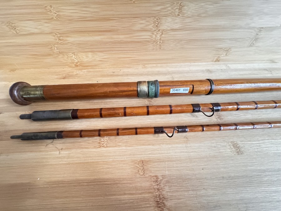 Vintage Gespliesste Angelrute, H. Hildebrand, München, 3tlg., 3,20m, Messinghülsen, Holzhülsenstopfen, Gewicht 935g, ohne Futteral, Gebrauchsspuren, Transportlänge 1180mm