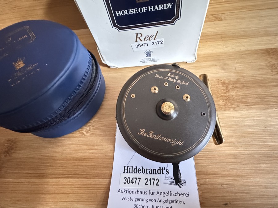Fliegenrolle, Made by House of Hardy Alnwick England, The Golden Featherweight, #4, Links- oder Rechtshand, Hardy Rollentasche, minimale Eloxsalbeschädigungen am Gehäuse, ungefischt im Karton
