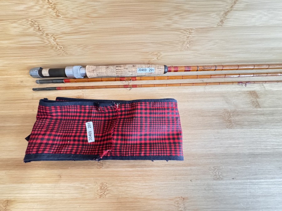 Gespliesste Fliegenrute, Original noris, 214 "Kamerad", 3tlg., 2,70m, #6, Gewicht 190g, Futteral, Gebrauchsspuren, Trtansportlänge 950mm