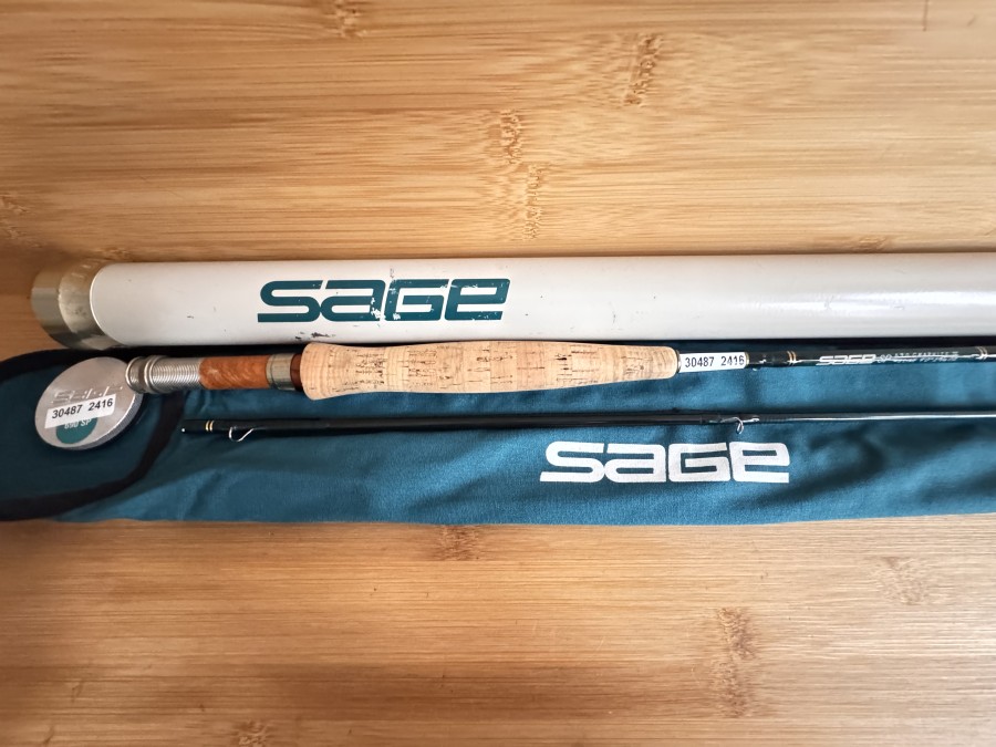 Fliegenrute, Sage, SP 690 Graphite IV, 2tlg., 9.0", #6 Line, Gewicht 96g, Futteral, Alu Transportrohr, Gebrauchsspuren, Transportlänge 1440mm