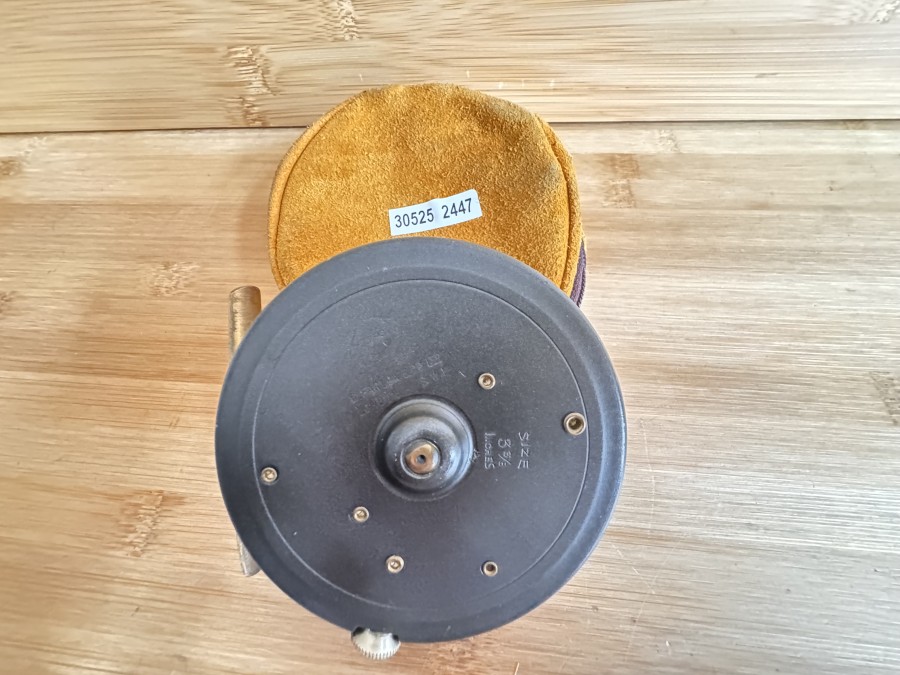 Fliegenrolle, C. Farlow & Co Ltd. London, Holdfast, Regd Trade Mark, Size 3 3/8 Inches, Achatring, Rechtshand, Gewicht 164g, Leder Rollentasche, leichte Gebrauchsspuren