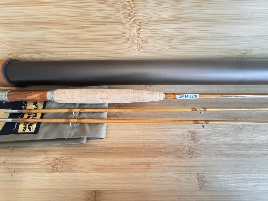 Gespliesste Fliegenrute, "brunner - austria", Type Salza, 5/97, mit Namenszug, 2tlg., 2,10m, #4-5, Gewicht 100g, Reservespitze, Futteral, Alu Transportrohr mit Lederkappen, ungefischt, Transportlänge 1120mm