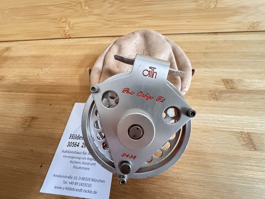 Fliegenrolle, ATH, Rio Orbigo F2, 2438, #5/6, Linkshand, Gewicht mit Backing 172g, Gebrauchsspuren am Gehäuse, Leder Rollenbeutel
