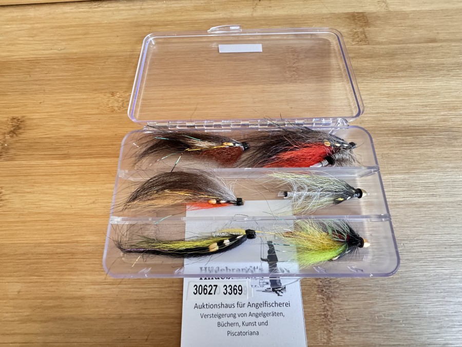 Kunststoff Tubenfliegenbox, Grösse 155x85x20mm, mit 6 Tubenfliegen, 80 bis 100 mm lang, gute Qualität