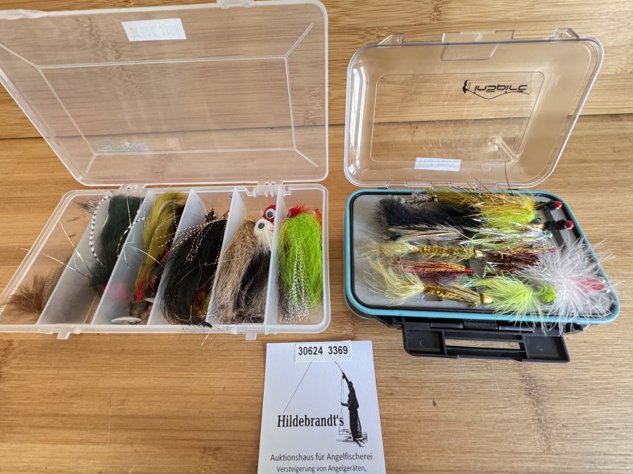 2 Kunststoff Fliegenboxen, 31 Jig´s und Streamer, 13 Hechtstreamer