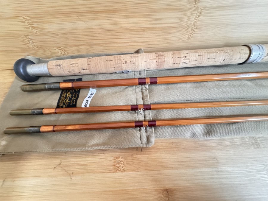 Gespliesste Lachsfliegenrute, J. Sharpe Ltd., Aberdeen, Scotti, Impregnated, 3tlg., 12 1/2", #9, Gewicht 470 Gramm, Reservespitze, Grifflänge 550mm, Schubrollenhalter, Messinghülsen,, Hülsenstopfen, Futteral, ungefischt, Transportlänge 1350mm