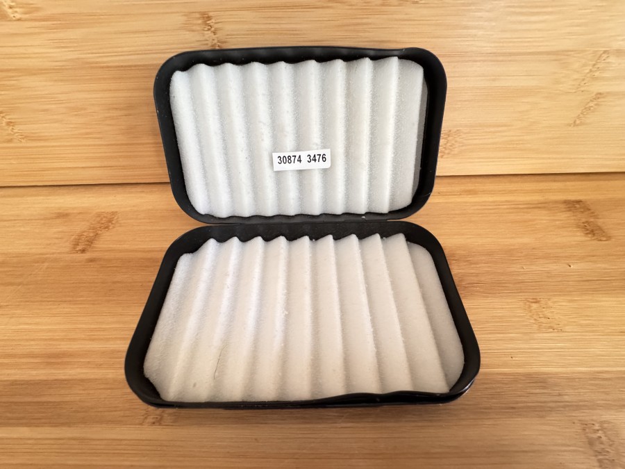 Fliegenbox, Richard Wheatley of England, Alu, 155x90x38mm, beidseitig Foameinlage, Gebrauchsspuren
