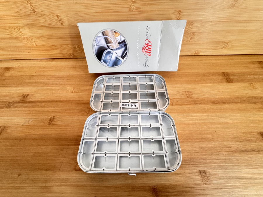 Fliegenbox, Richard Wheatley of England, Alu, 155x90x42mm, 32 Springdeckelfächer , neu