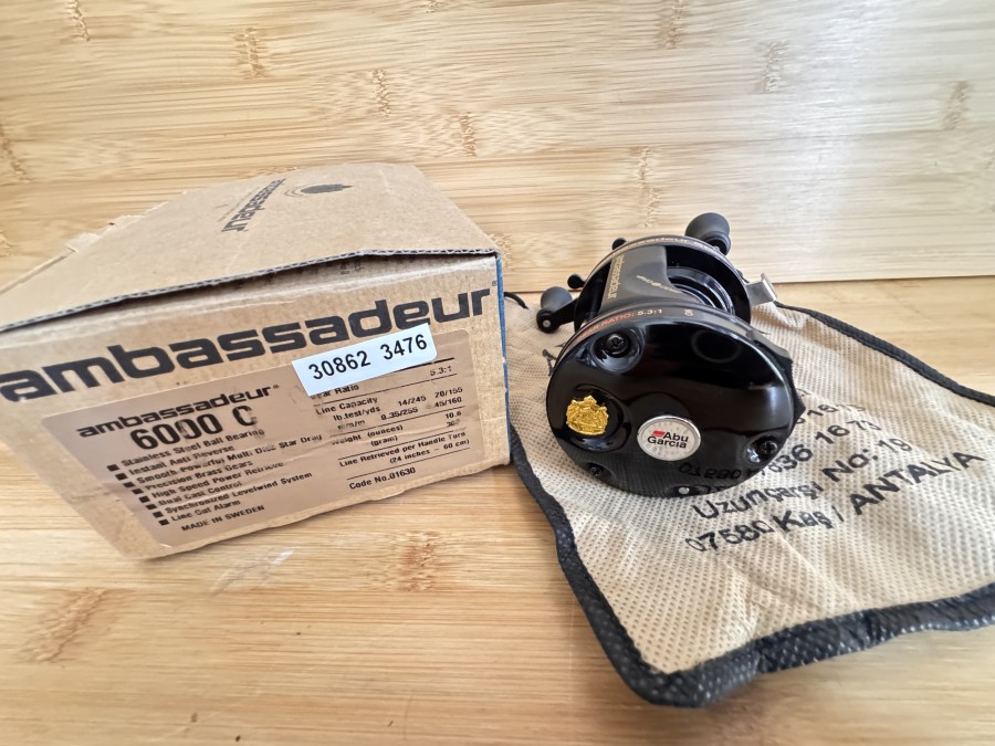 Multirolle, Abu Garcia, Ambassadeur 6000 C, 01630, mit Monofiler Schnur, neu im Karton
