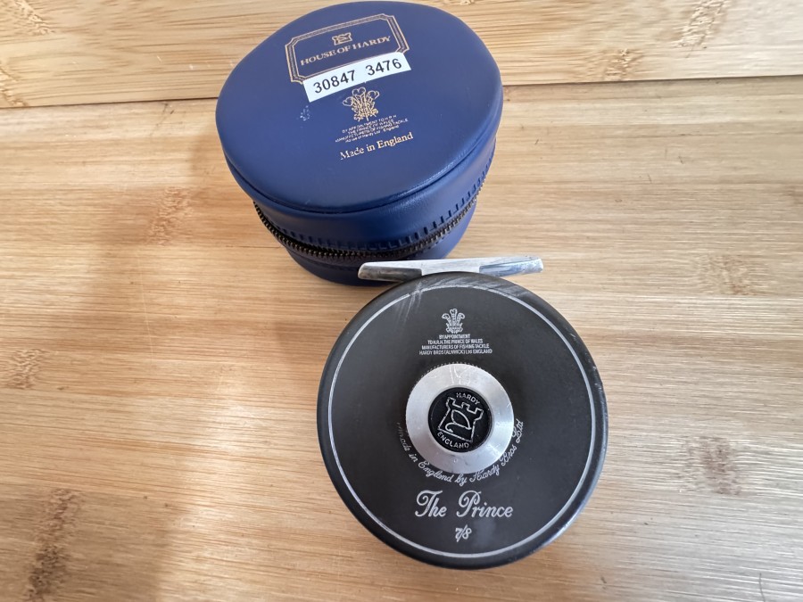 Fliegenrolle, Made in England by Hardy Bros. Ltd, The Prince 7/8, Links- oder Rechtshand, Gewicht mit Backing 139 Gramm, Rollentasche, Gebrauchsspuren,