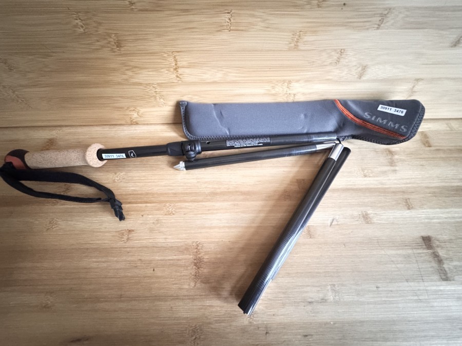 Watstock, Simms, Klappbarer Karbon-Watstock – extrem leicht und ebenso stabil!, Aluminium-Unterteil mit Tungsten-Spitze für einen ausgezeichneten Halt, Länge im zusammengefalteten Zustand: ca. 36 cm, Länge im Einsatz: 147 cm, Gewicht inklusive der Tasche: ca. 250 g
neu